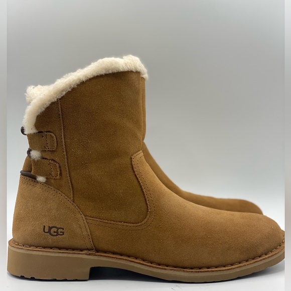 UGG‎ Naiyah Boot - Picture 1 of 9